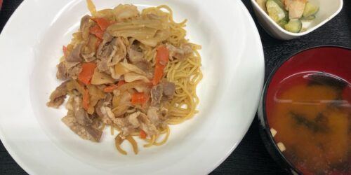 お昼ごはんの焼きそば🍚🍴